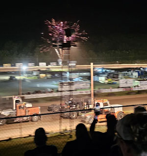 3 wide salute
